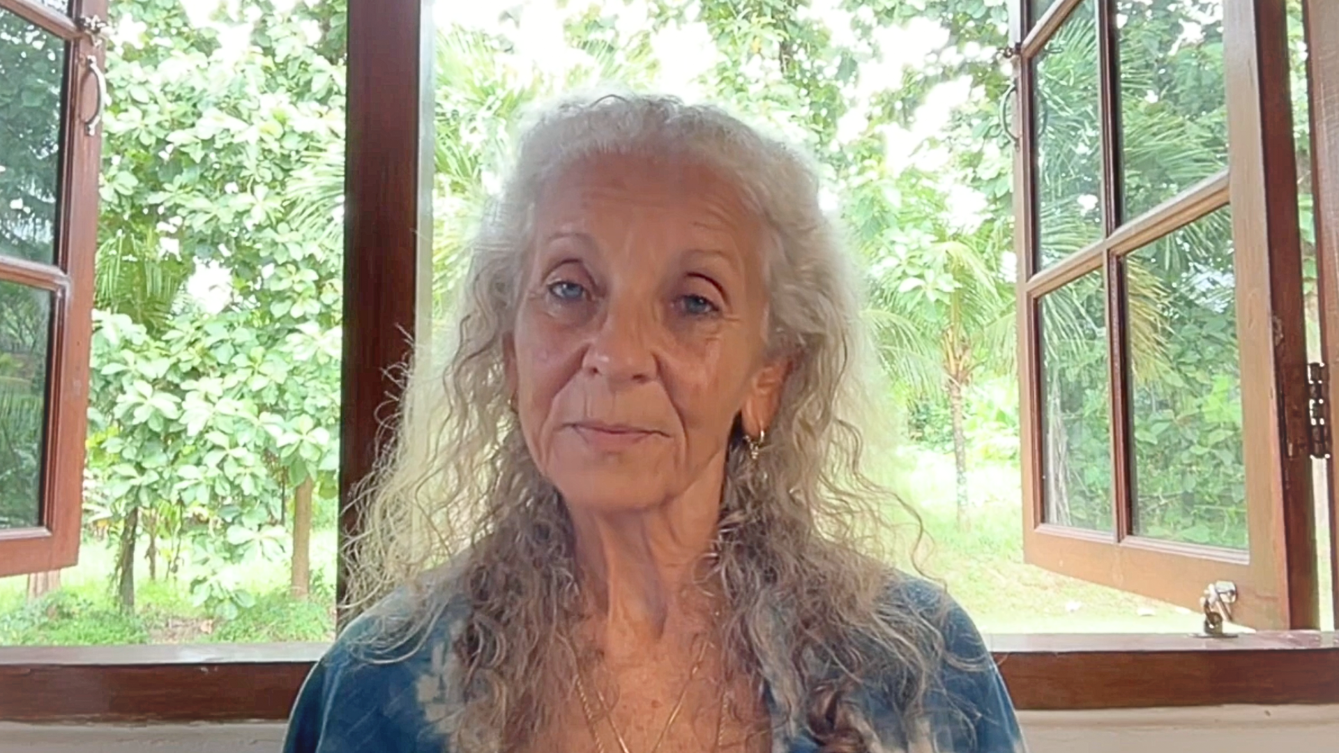 Alt image